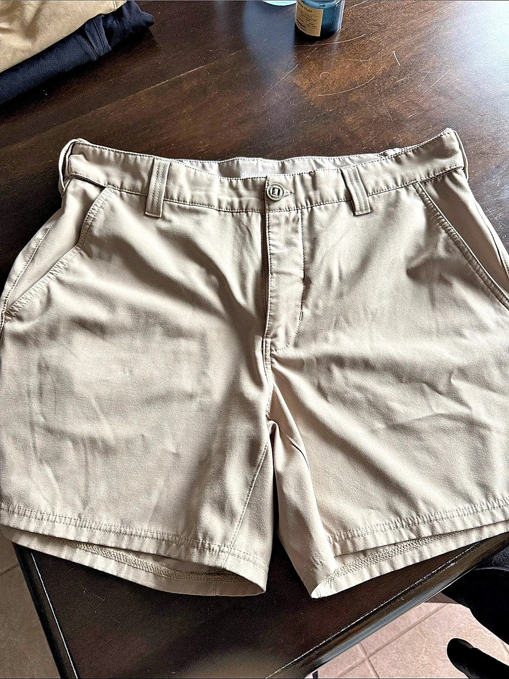 Huk Performance Fishing Shorts woman’s tan Flat Front Size Large